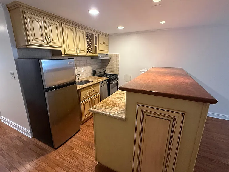820 Bloomfield St #G — Photo 3