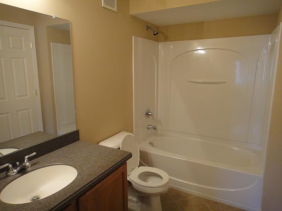 4th image of 3297 Skyline Dr #270