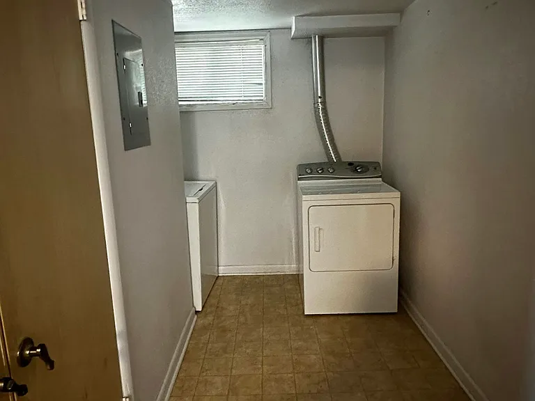 Utility Room w/ Washer Dryer hookups