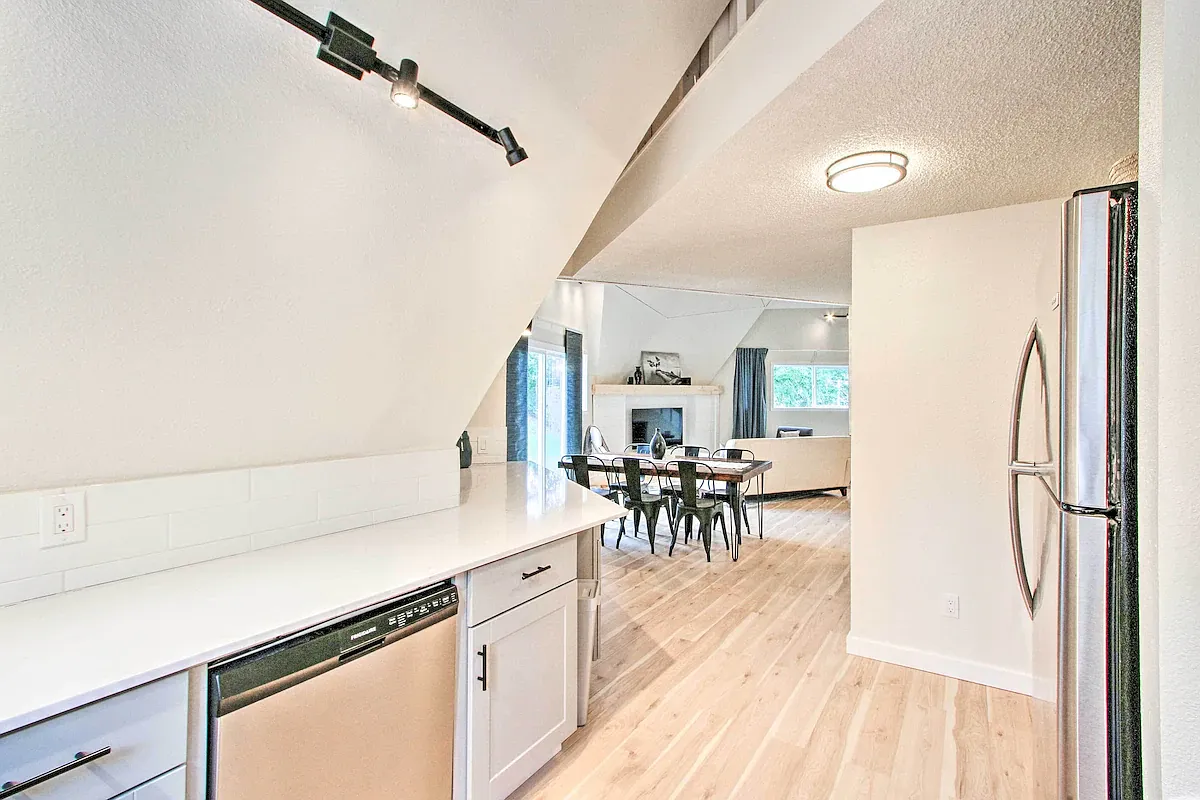 3 bed, 1837 sqft, $2,650 — Photo 2