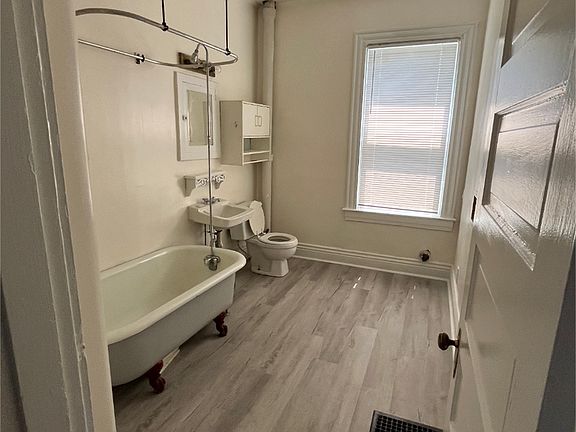 3rd image of 1938 Deerwood Ave #2