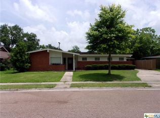 1905 College Dr, Victoria, TX 77901