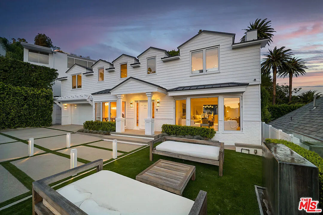 3 bed, 3.5 bath, 4400 sqft, $30,000 — Photo 1