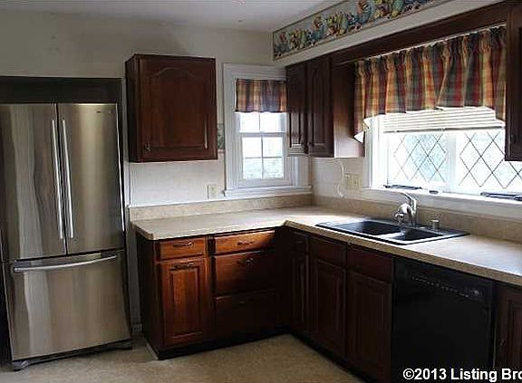 5th image of 846 Shelby St