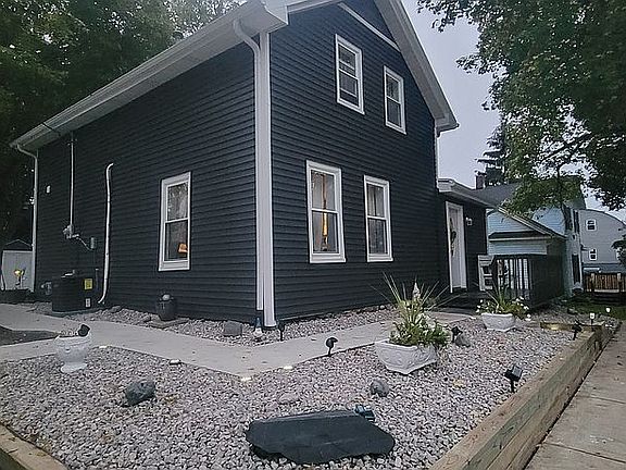 2nd image of 126 Crum St