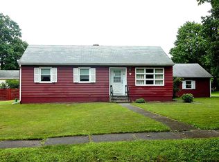 8 Emily St, Valley Falls, NY 12185