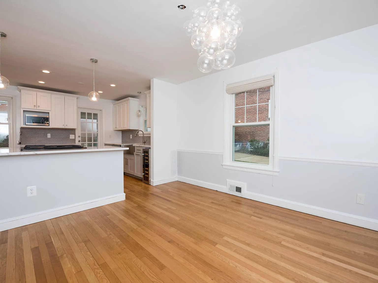 3 bed, 2375 sqft, $6,250 — Photo 3
