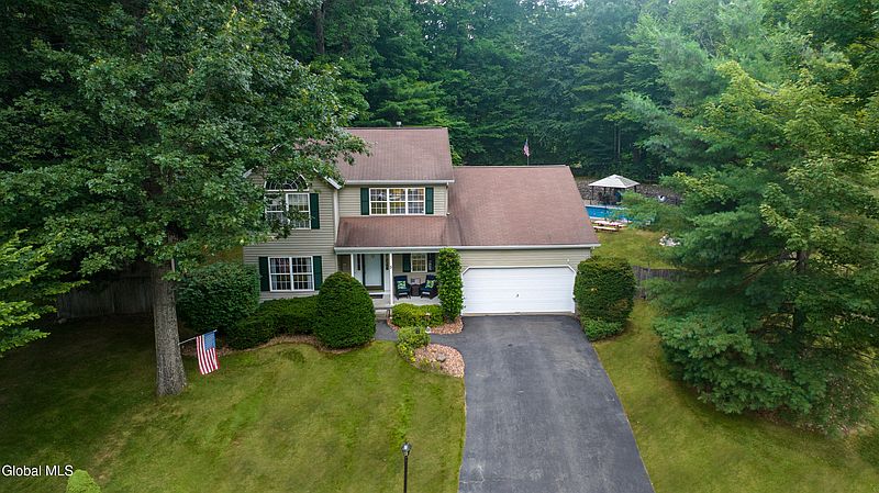 3rd image of 5 Hollow Creek Court