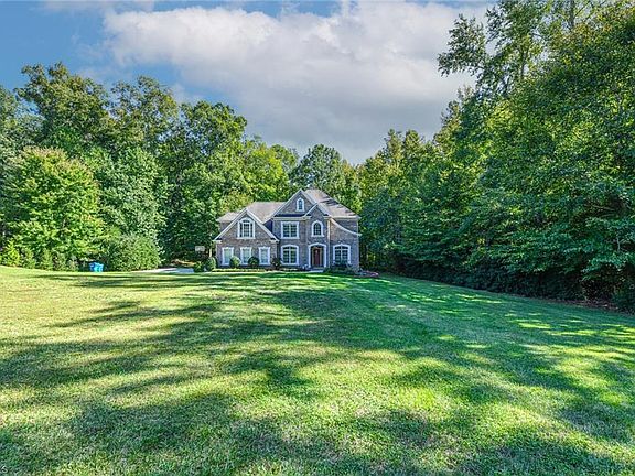 2nd image of 1413 Loch Lomond Dr