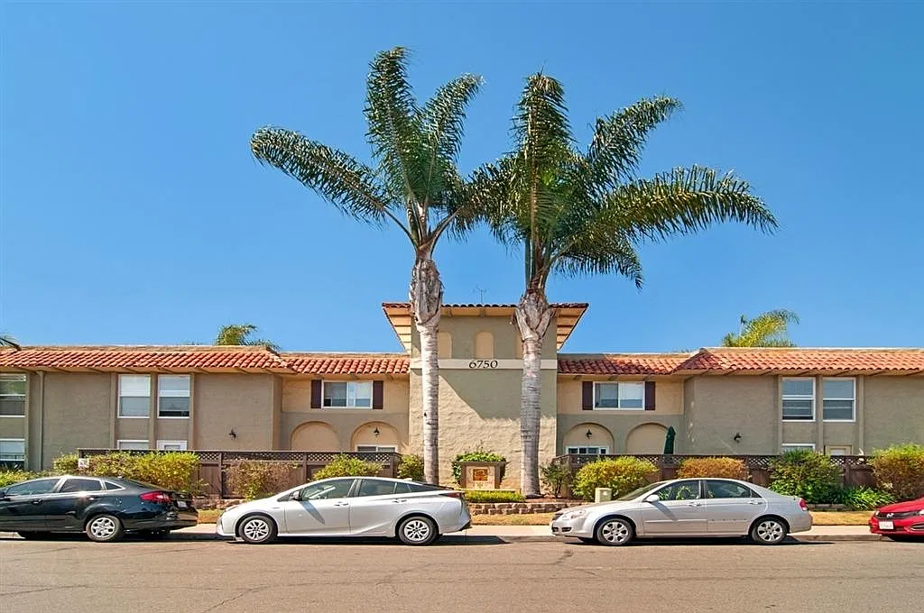 2 bed, 775 sqft, $2,450 — Photo 1