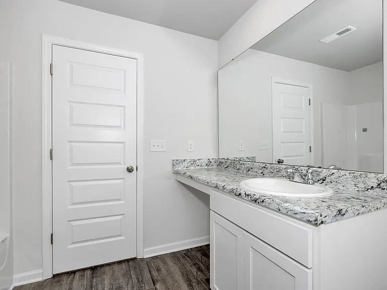 4021 Ryan Dr SW — Photo 13