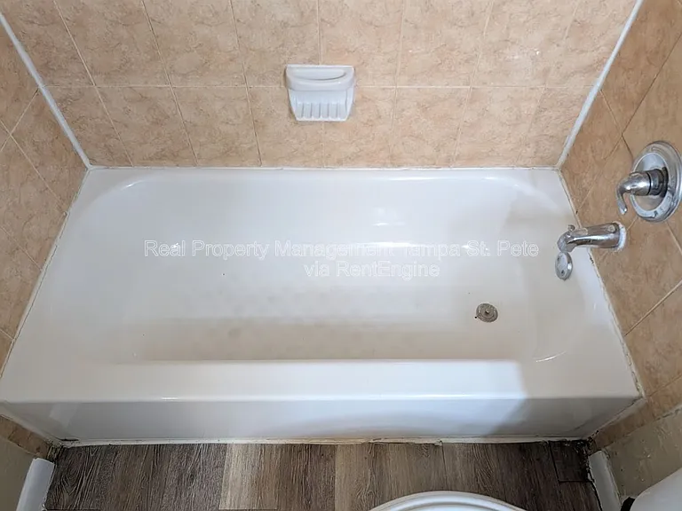 8429 N 39th St #3 — Photo 16
