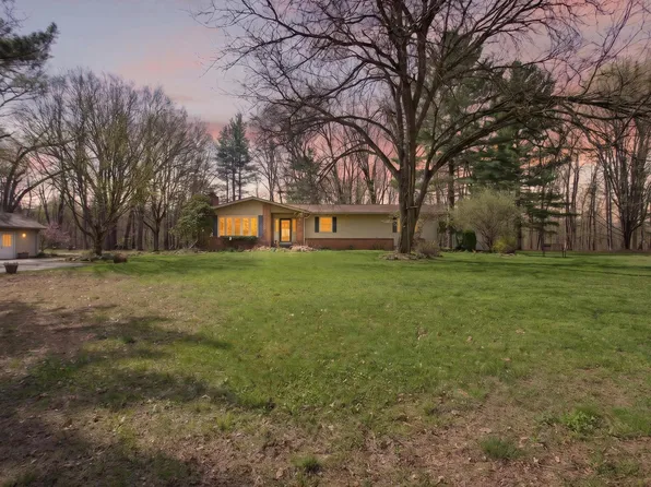 9437 Fisk Rd, Parma, MI 49269