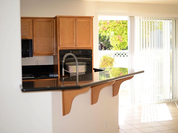 5th image of 319 E Gilea Ct