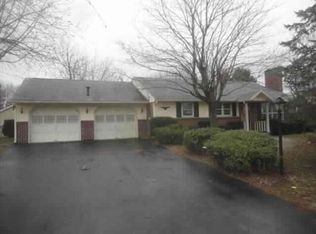 204 Pine Dr, Fayetteville, PA 17222