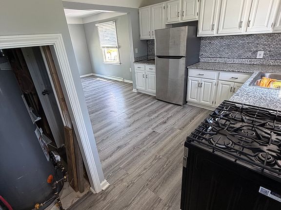 5th image of 5924 Katherine St