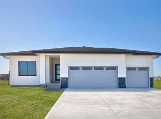 8132 Buckley St, Johnston, IA 50131