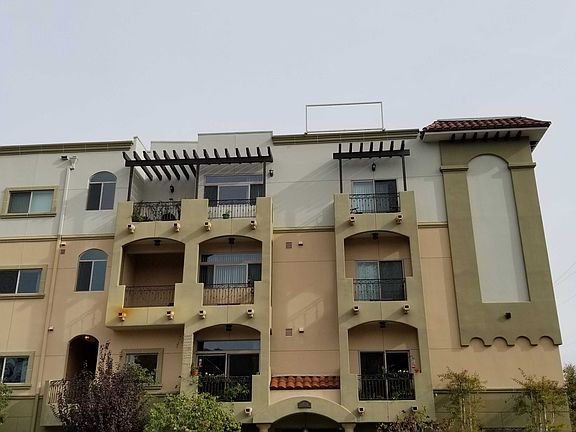 3rd image of 4824 Tujunga Ave Unit 101