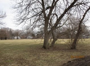 1061 West Dr, South Elgin, IL 60177
