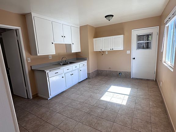2nd image of 5422 Bishop St