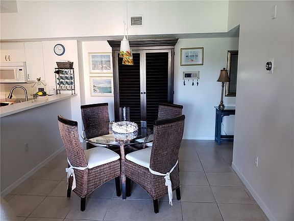 5th image of 1610 N 42nd Cir APT 202
