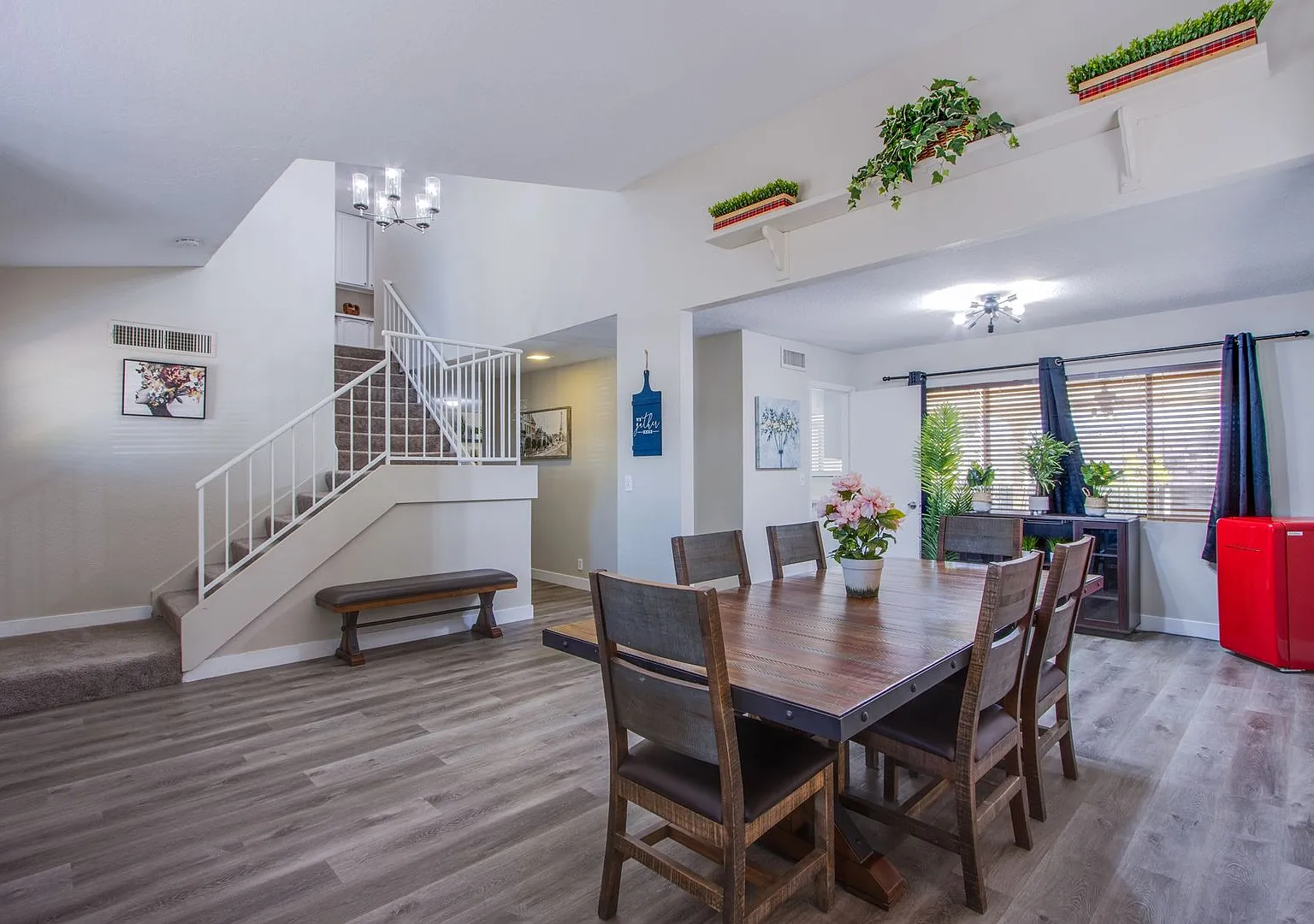 Spacious, Stylish, and Fully Furnished Luxury 5-Bedroom Home in Henderson — Photo 1