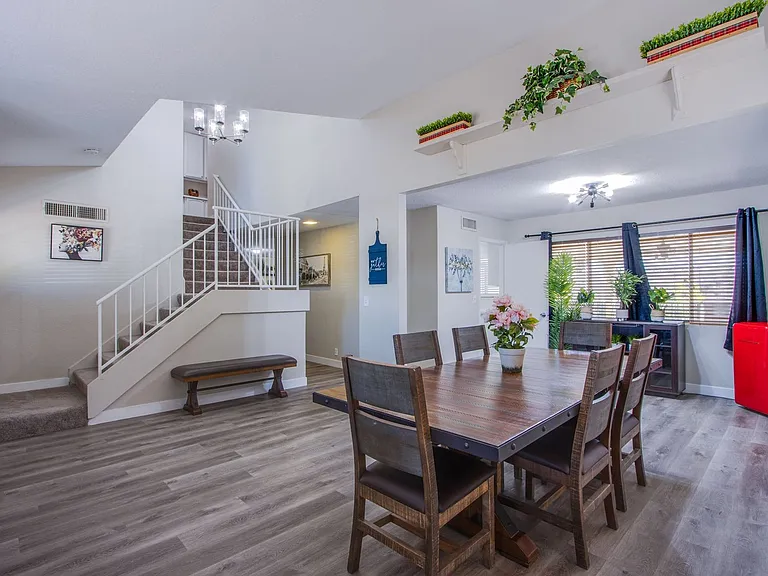 2342 Viewcrest Rd — Photo 1