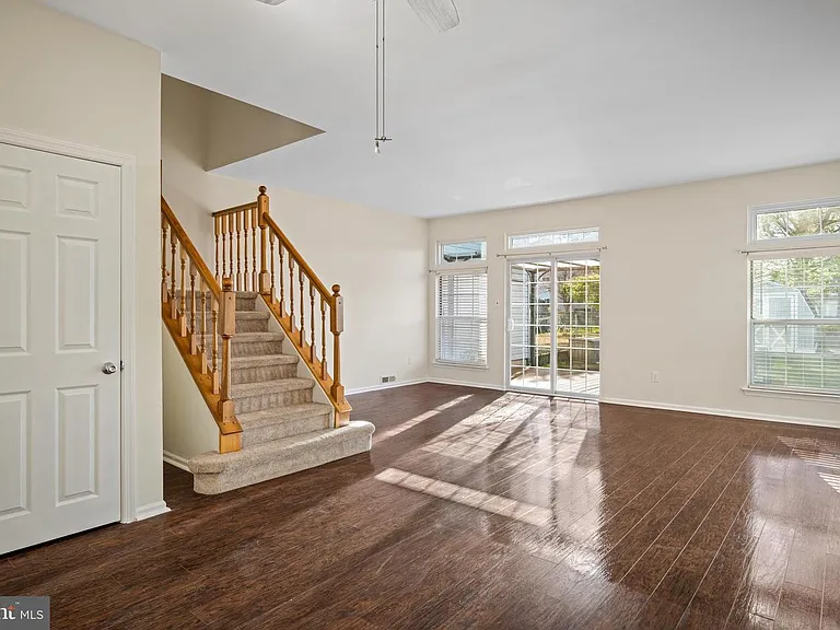 817 Thoreau Ln — Photo 7