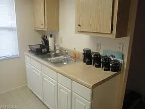 3705 SW Santa Barbara Pl — Photo 2
