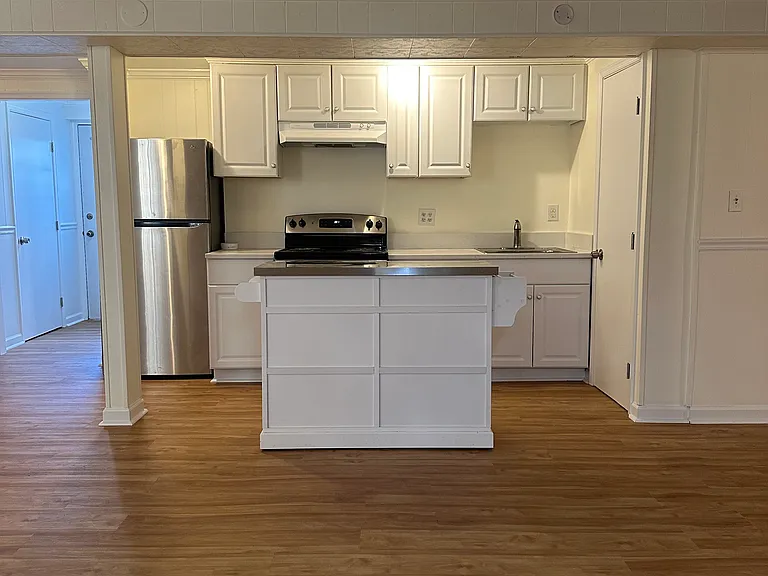1407 N Main St — Photo 3