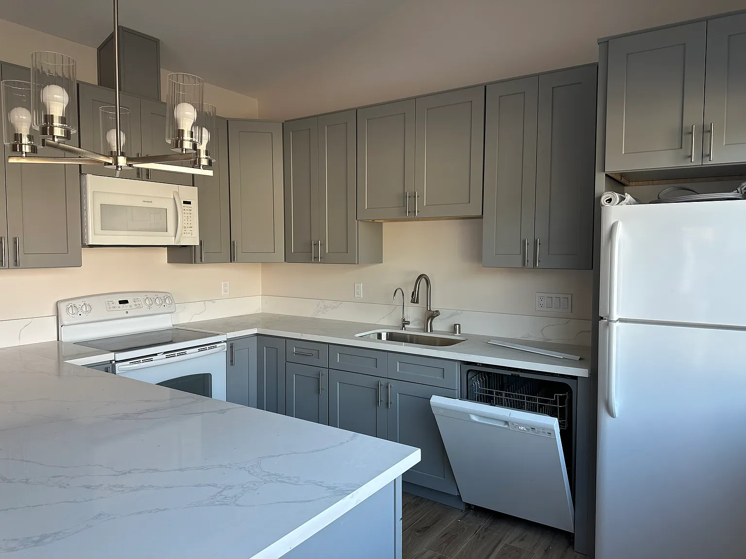 2 bed, 1000 sqft, $2,950 — Photo 4