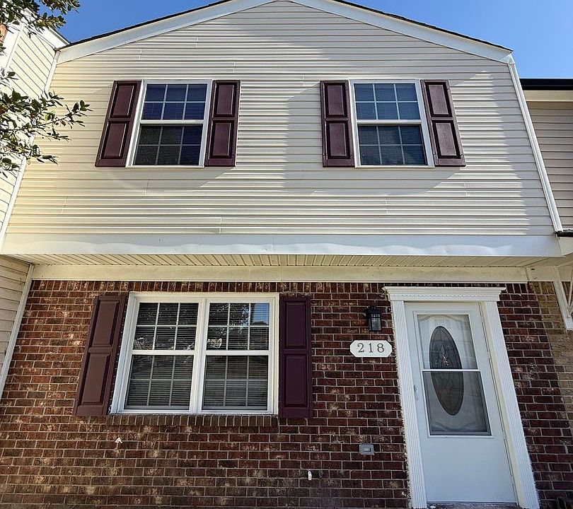 1st image of 218 Myrtlewood Cir