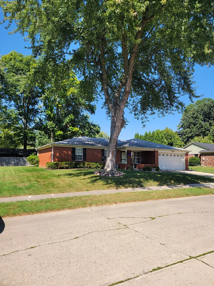 348 Ottawa Dr photo 1