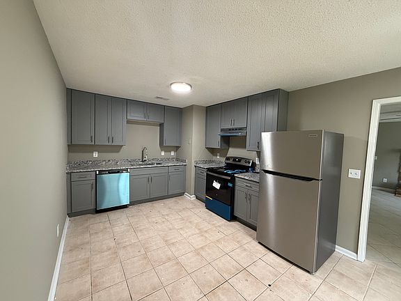 3rd image of 140 Forest Pl