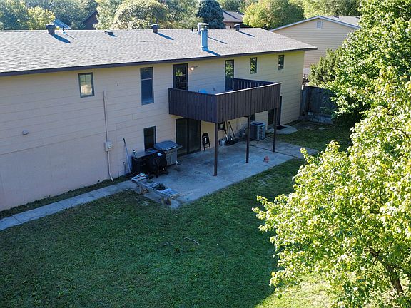 4th image of 2211 Robin Rd