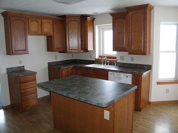 3rd image of 15130 Regents Way