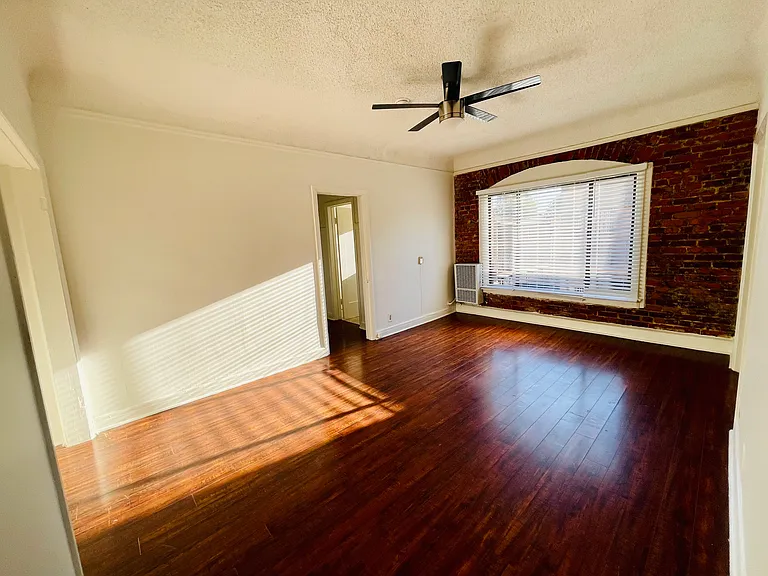 Serrano Club Apartments — Photo 4