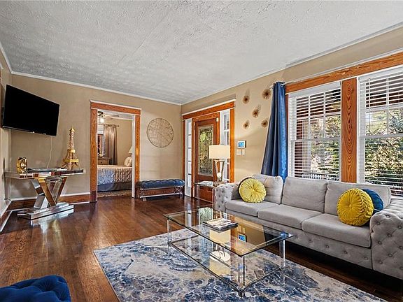 5th image of 223 Cambridge Ave