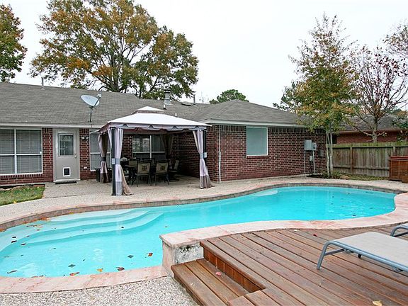 2nd image of 2418 Old Oak Ln