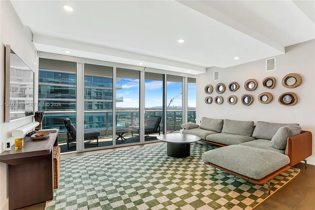Building Photo - 9401 Collins Ave #1004