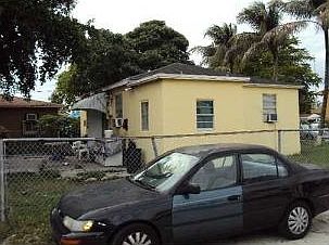 2nd image of 80 W 27th St