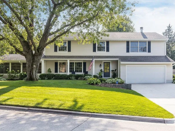 4801 Larkspur Ln, Edina, MN 55435