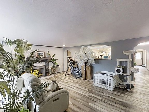 3rd image of 23 Greenridge Dr