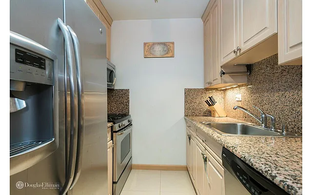 Rented by Douglas Elliman | media 20