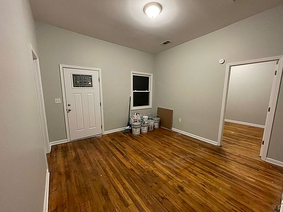 4th image of 202 N Queen St
