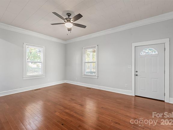 4th image of 423 N East Ave