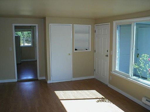3rd image of 1030 NE 175th St