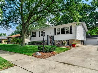 18319 Hickory St, Lansing, IL 60438