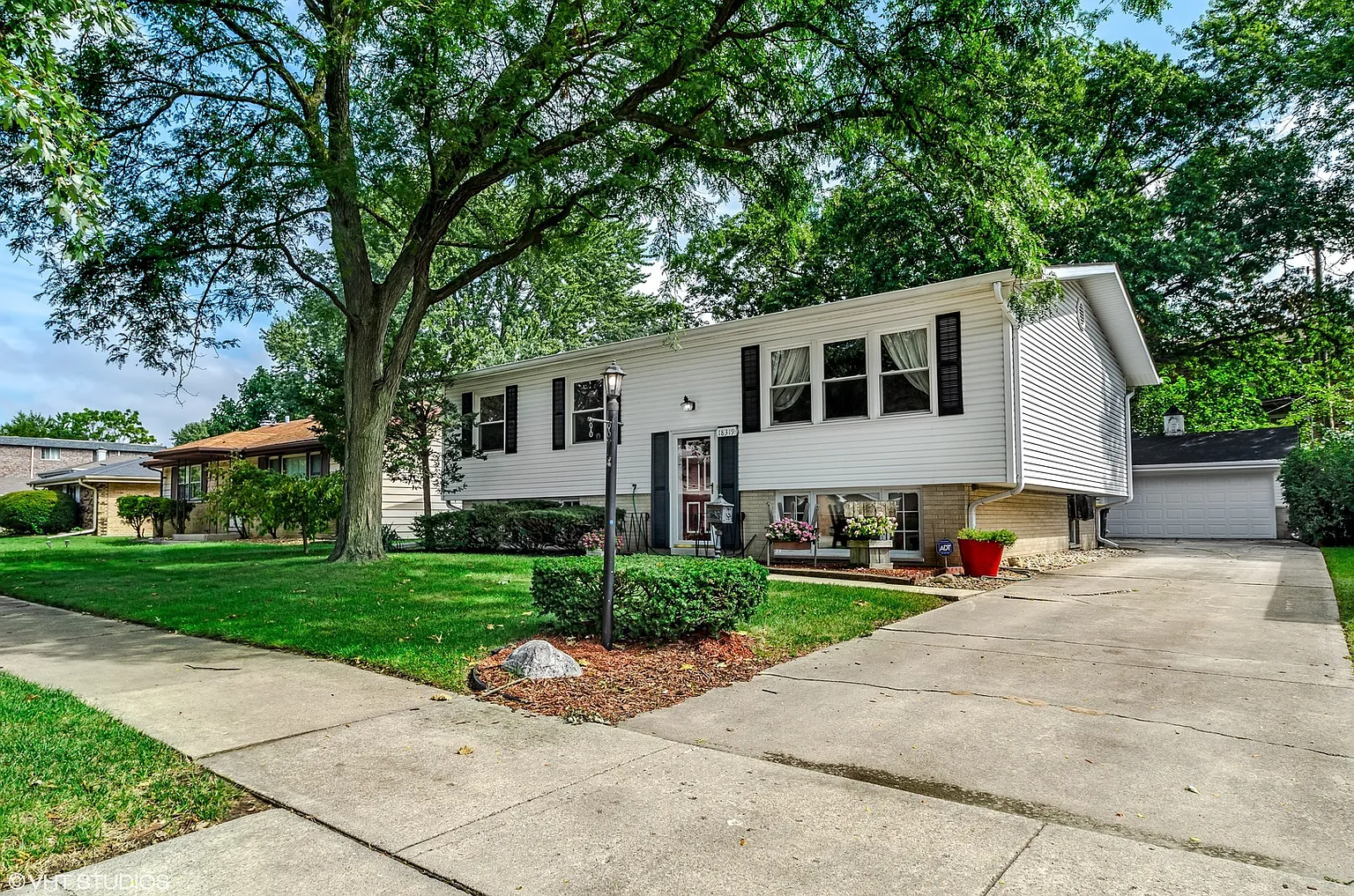 18319 Hickory St photo 1