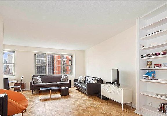 4th image of 300 E 40th St APT 28S